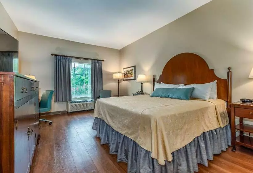 キングサイズベッドのデラックスルーム, Chateau Saint Denis A Historic Hotel Downtown Natchitoches