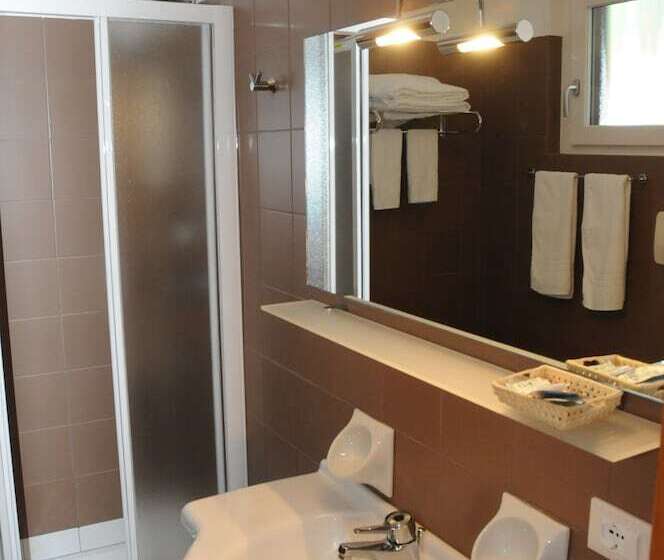 חדר סטנדרט לשלושה, Garni Arnica S