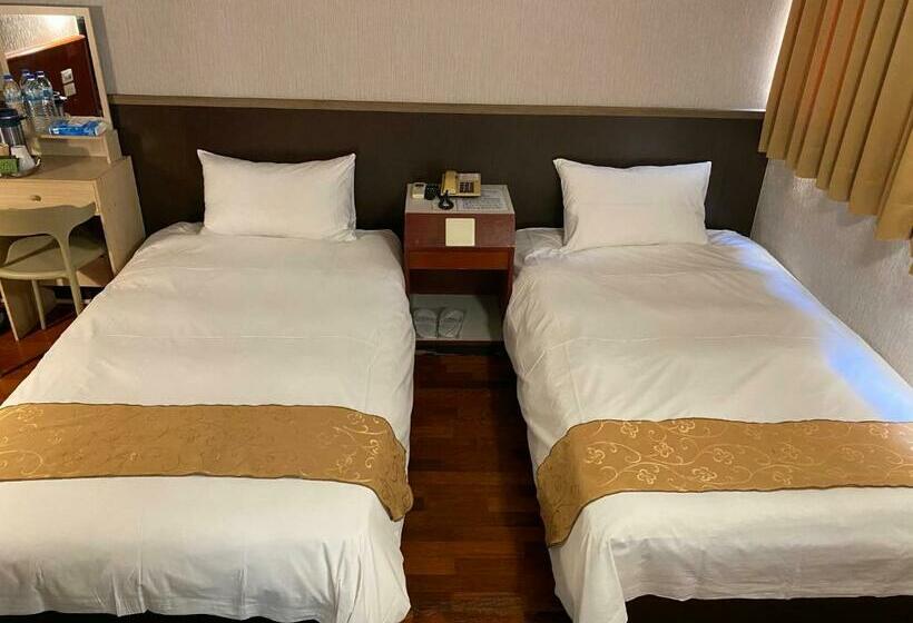 חדר סטנדרט, Gene Long Haiy Att