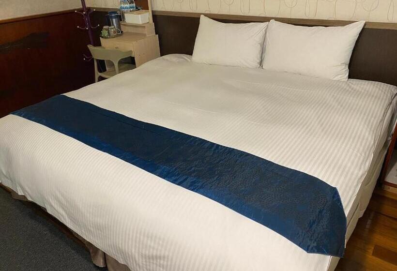 חדר סטנדרט, Gene Long Haiy Att