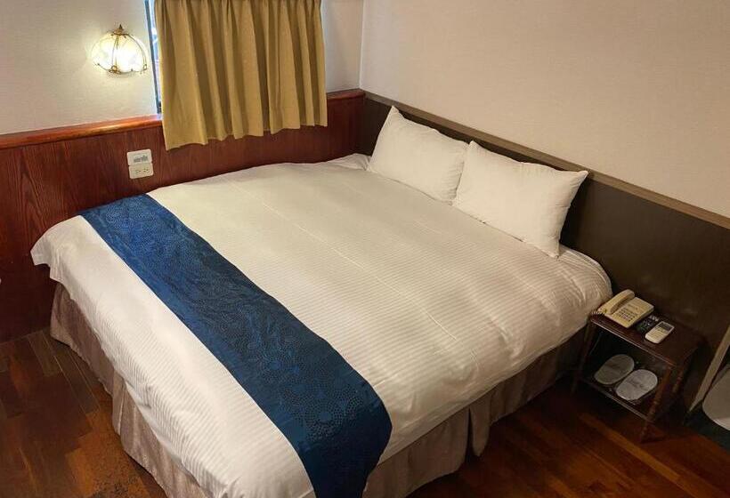 חדר סטנדרט, Gene Long Haiy Att