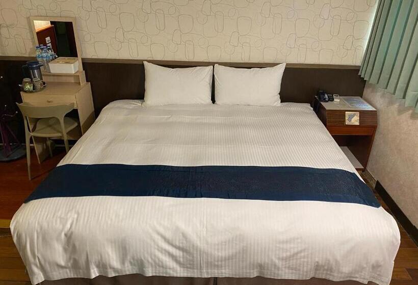 חדר סטנדרט, Gene Long Haiy Att