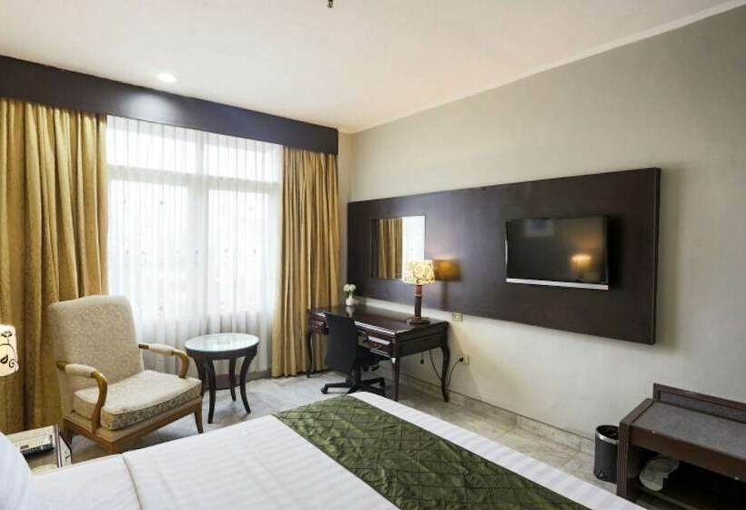 Deluxe-huone, Johns Pardede International