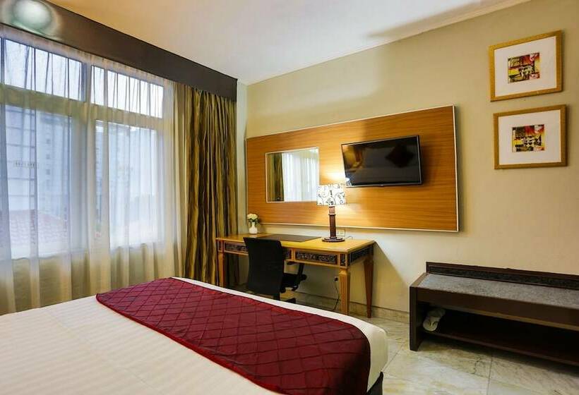 Superior-huone, Johns Pardede International