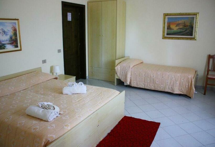 חדר סטנדרט לשלושה, La Pineta