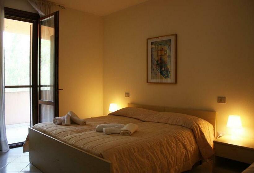 标准三人间, La Pineta