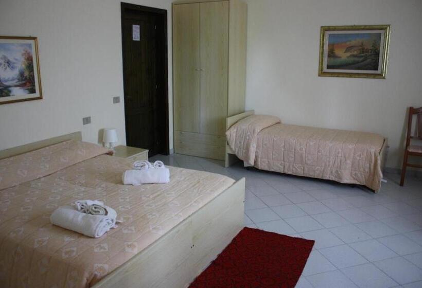 חדר סטנדרט לארבעה, La Pineta