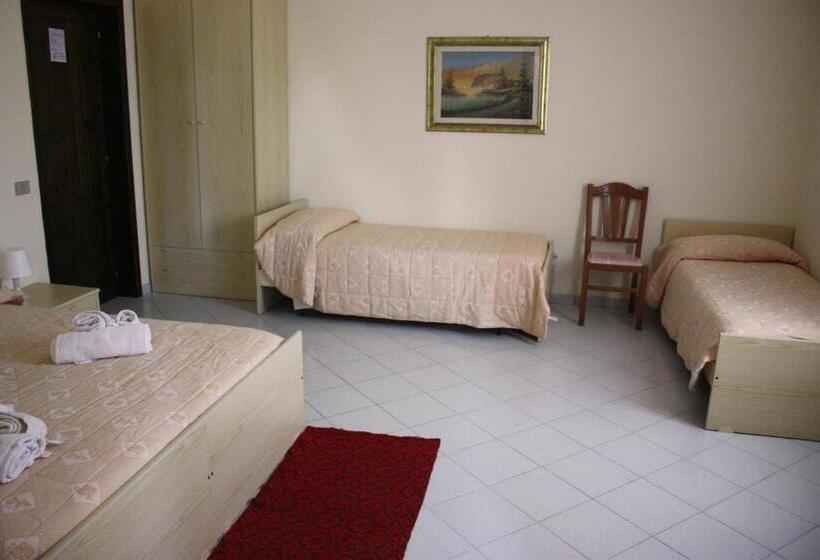 חדר סטנדרט לארבעה, La Pineta