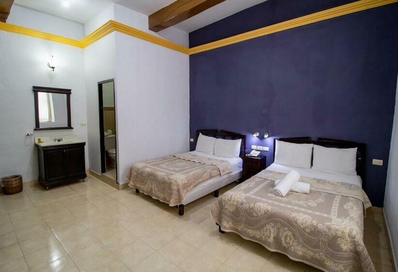 Полулюкс, Montejo