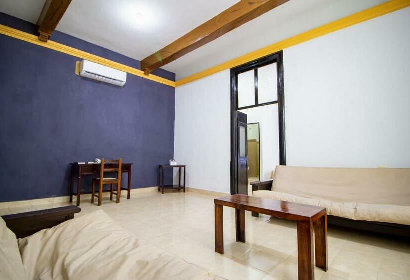 Полулюкс, Montejo