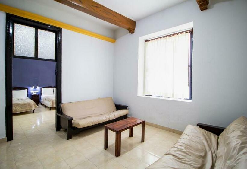 Полулюкс, Montejo