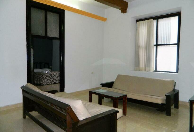 Полулюкс, Montejo