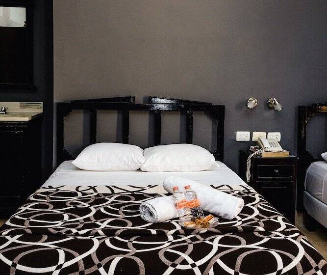 Полулюкс, Montejo