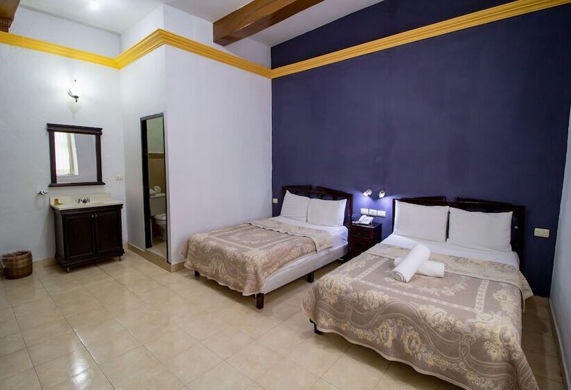 Полулюкс, Montejo