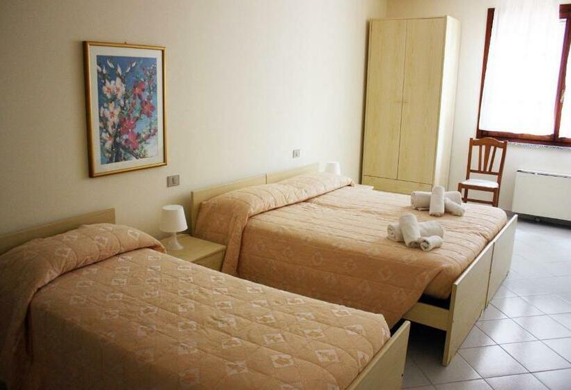 חדר סטנדרט לשלושה, La Pineta