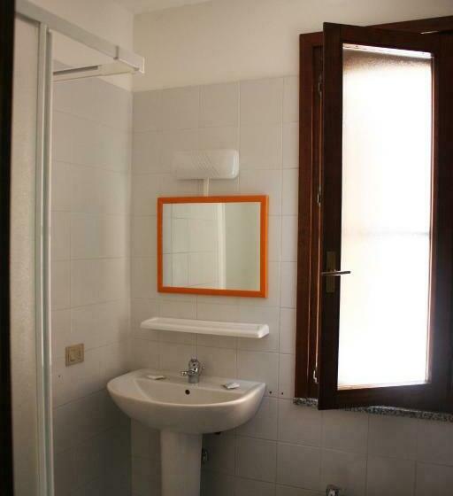 标准三人间, La Pineta