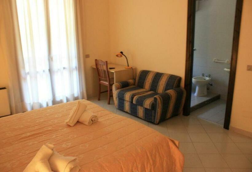 标准三人间, La Pineta