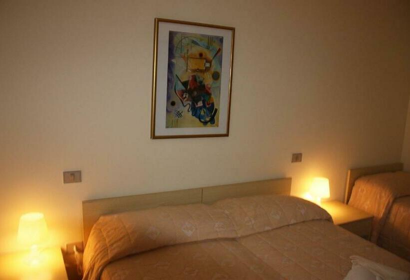 חדר סטנדרט לשלושה, La Pineta