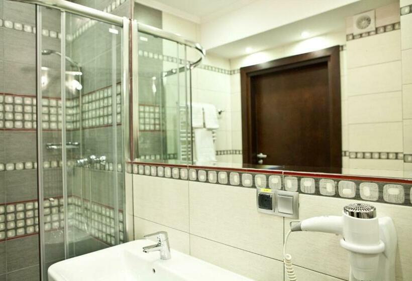 اتاق استاندارد سه نفره, Sokołowska Airport Modlin