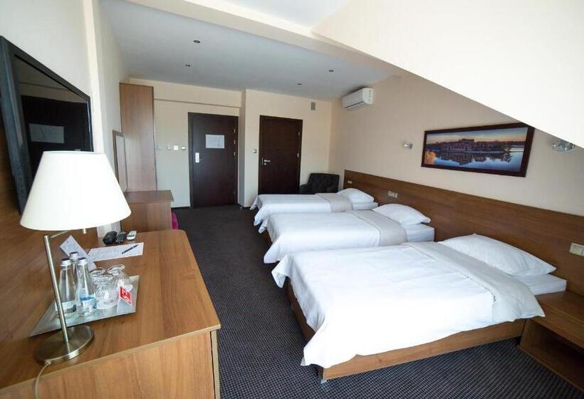 اتاق استاندارد سه نفره, Sokołowska Airport Modlin