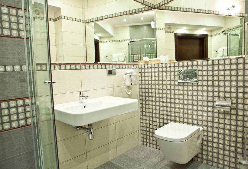 اتاق استاندارد سه نفره, Sokołowska Airport Modlin