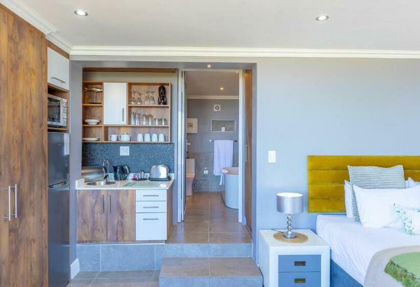 オーシャンビューデラックスステューディオ, Under The Boardwalk B&b Guest House