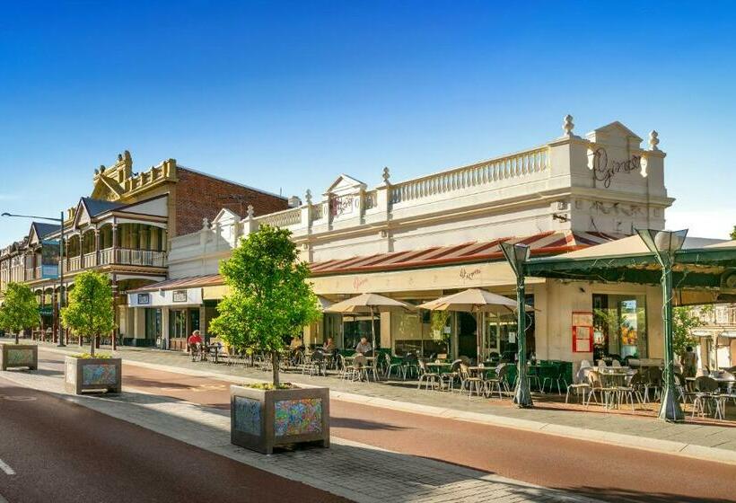 스탠다드 스튜디오, Quest Fremantle