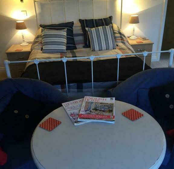 חדר דלוקס, Riverside House