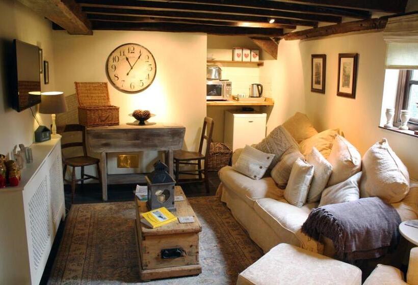 בקתה, Riverside House