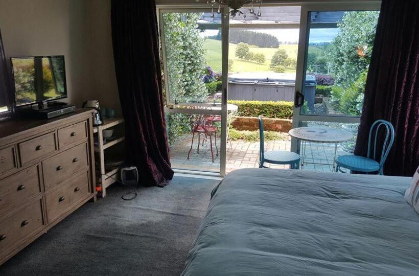 חדר סופריור עם מיטת קינג, Waitomo Orchard Estate B&b