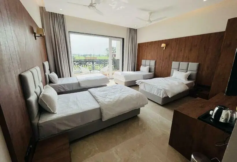 Deluxe Neljän Hengen Huone, Gaurison Hotel & Resorts