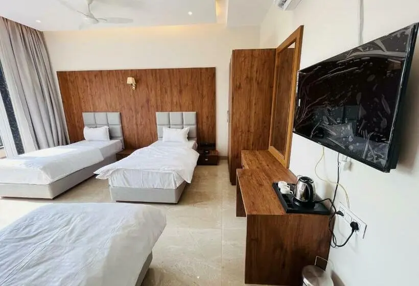 Deluxe Neljän Hengen Huone, Gaurison Hotel & Resorts