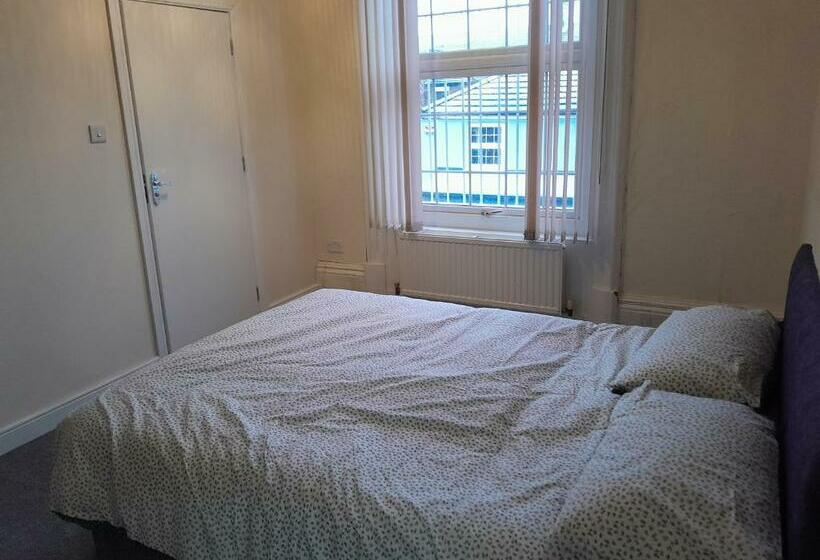 غرفة قياسية, Falcon Villa