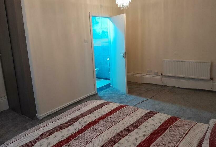 غرفة قياسية, Falcon Villa