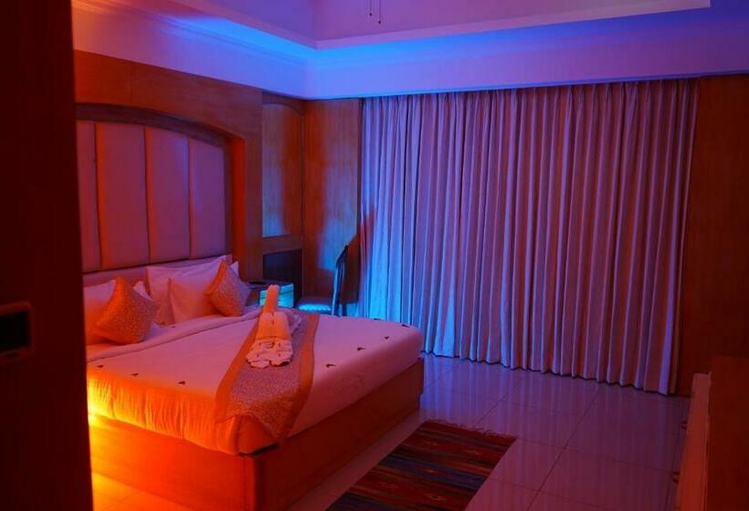 小型套房, A R Thangakottai