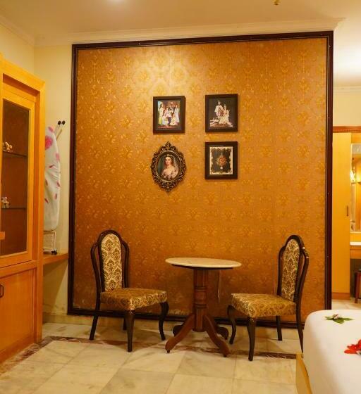 带大床的标准间, A R Thangakottai