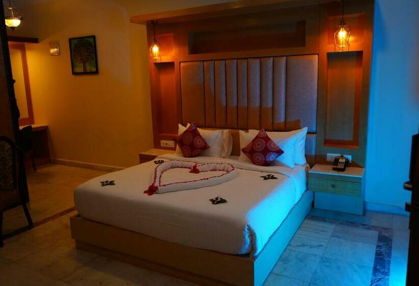 带大床的标准间, A R Thangakottai