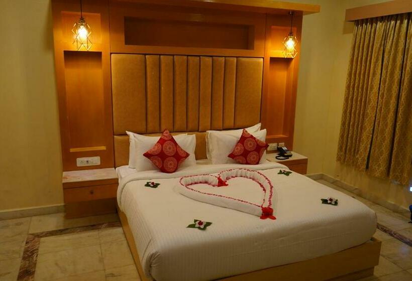 带大床的标准间, A R Thangakottai