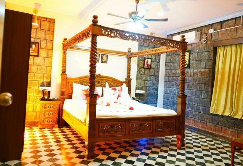 套房配有游泳池, A R Thangakottai