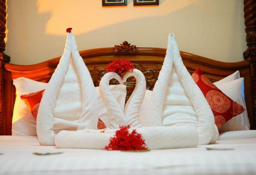 套房配有游泳池, A R Thangakottai