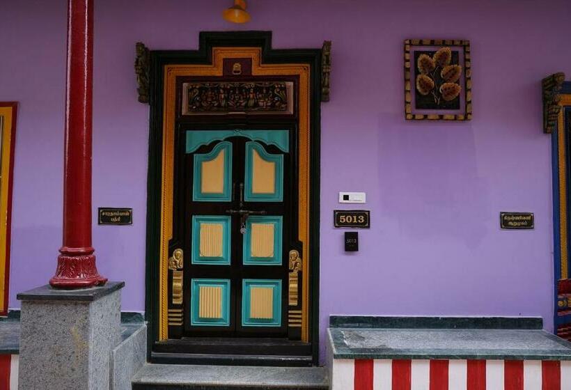 套房配有游泳池, A R Thangakottai