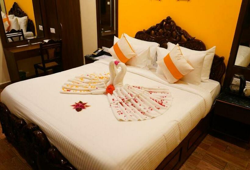 复式套房, A R Thangakottai