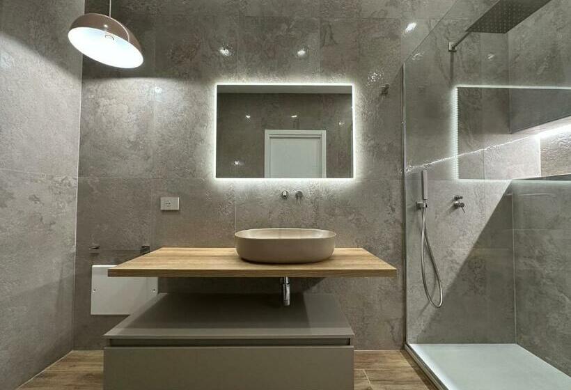 Трехместный Номер Стандарт с Балконом, Alma Rooms