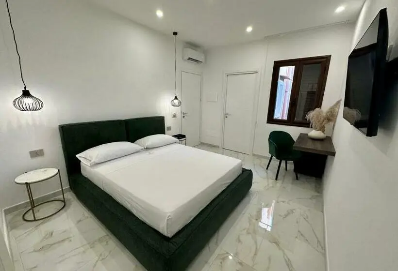 デラックスルーム, Alma Rooms