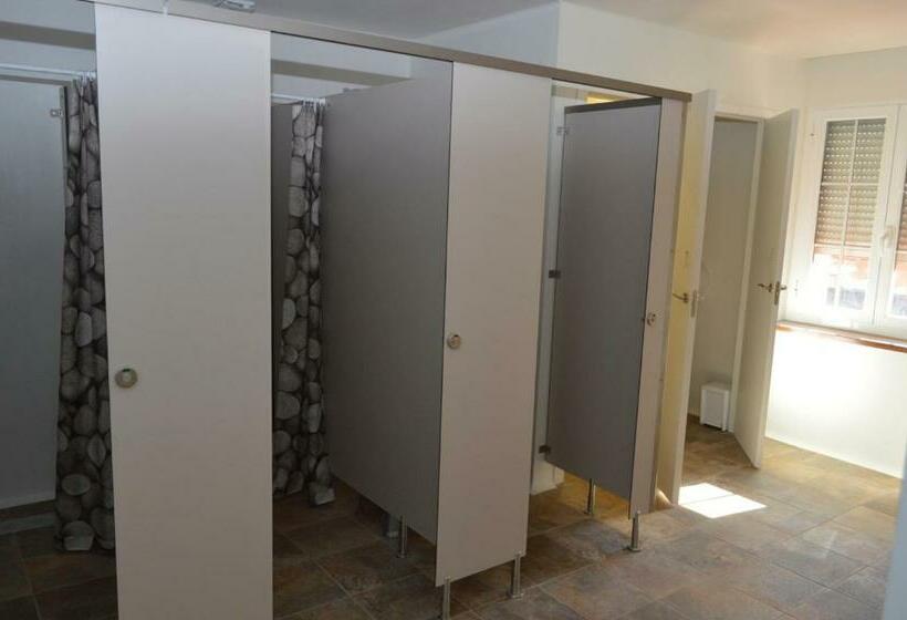 공동 객실, Albergue Gares