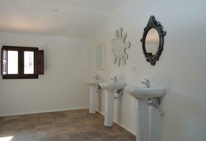 공동 객실, Albergue Gares