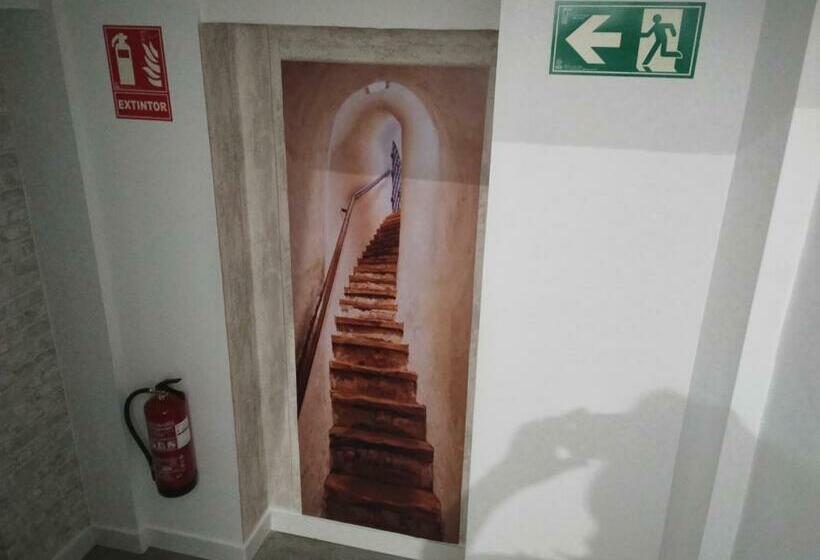 공동 객실, Albergue Gares