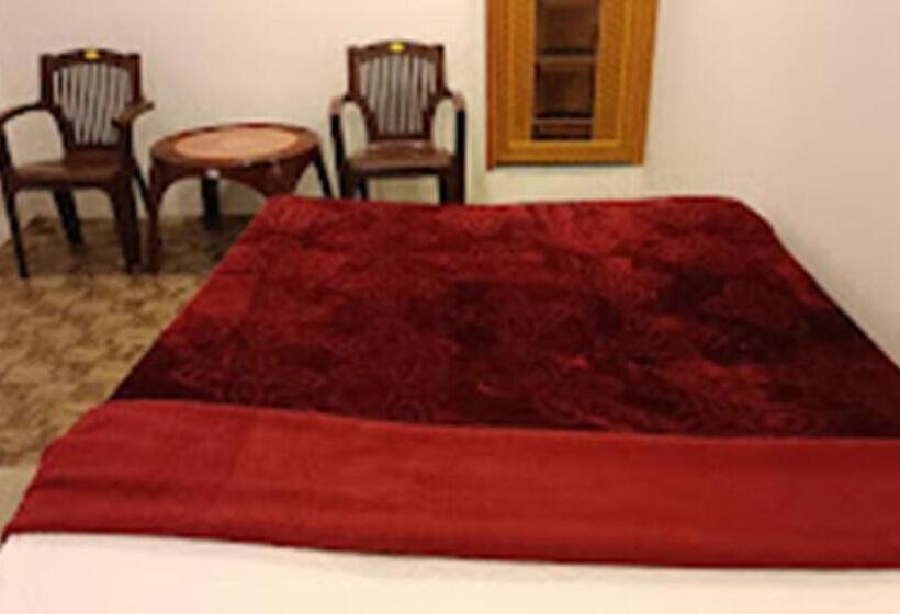 חדר אקונומי, Paradise Inn