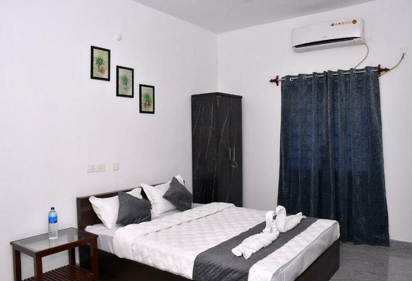 اتاق لوکس با بالکن, Sizzling Inn Pondy