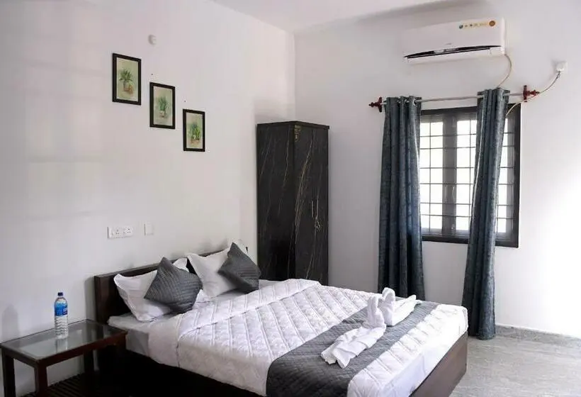 バルコニー付きデラックスルーム, Sizzling Inn Pondy